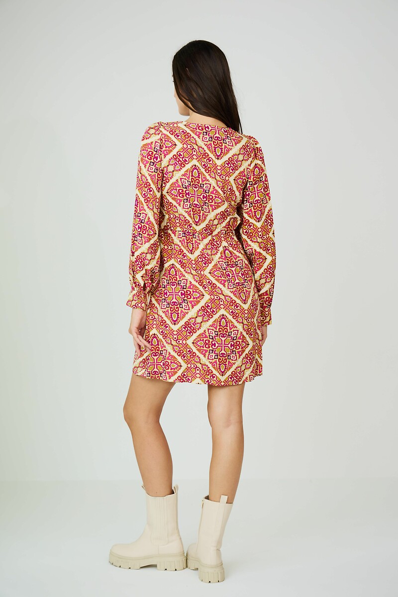 ATÉ BREVE<br>Vestido curto, mangas compridas, decote em V