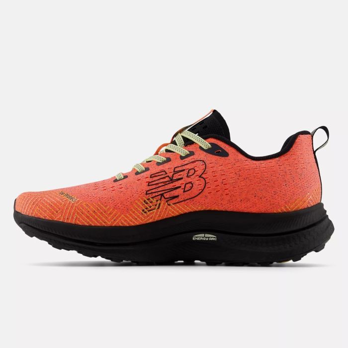 New Balance Dame Trailsko FuelCell SuperComp Trail Rød