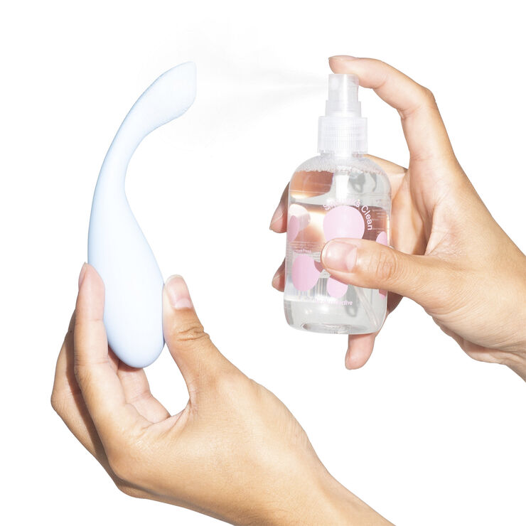 The Oh Collective Squeaks Clean - Natural anti-bacterial toy cleaner Green