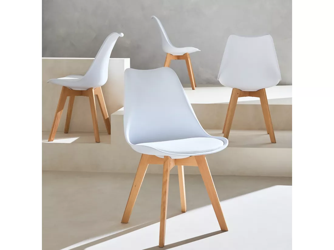 Lot de 4 chaises scandinaves. pieds bois de hêtre. chaises 1 place. blancs