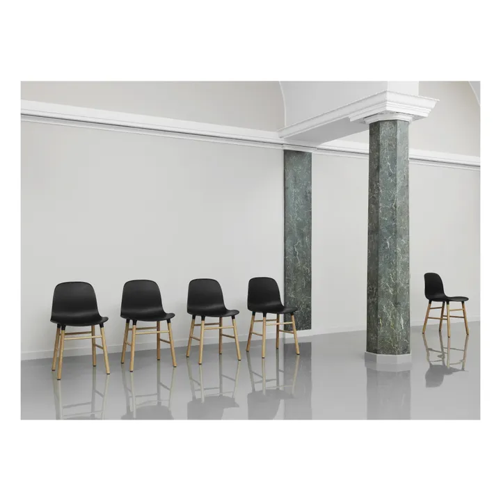 Normann Copenhagen Chaise Form en noyer | Noir