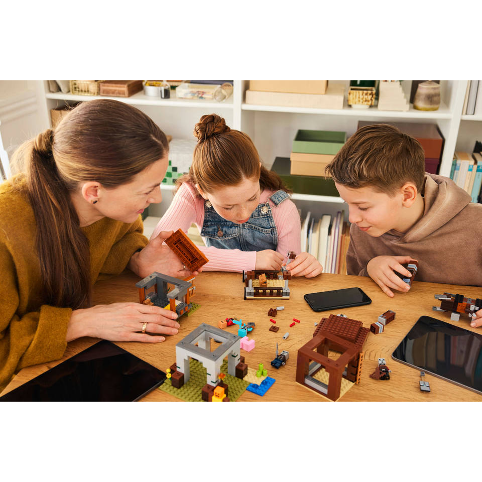 LEGO Minecraft de Plunderaar buitenpost en Verwoester 21278