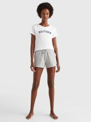 Camiseta com logotipo