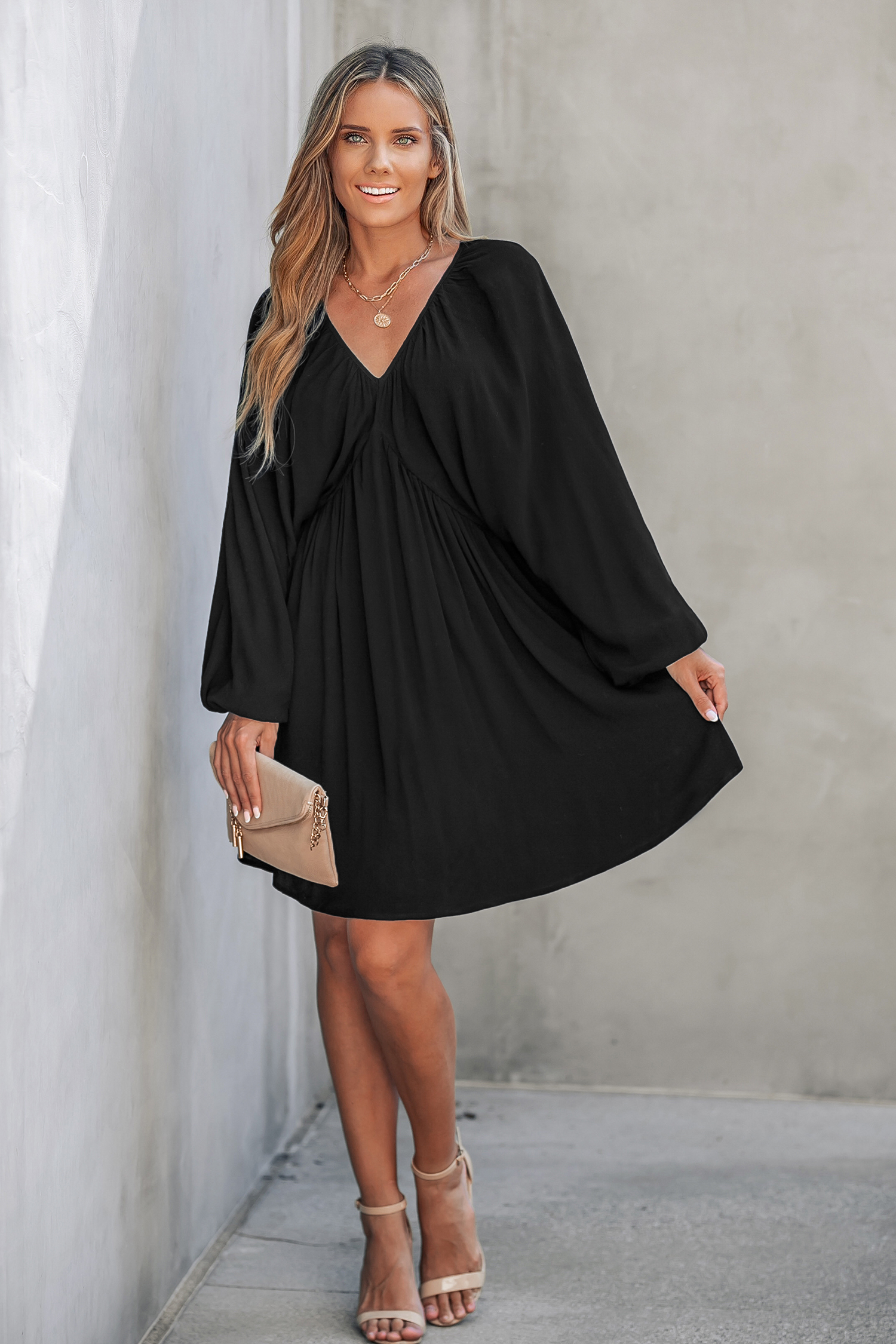 Robe mini fluide à glands noués et dos nu