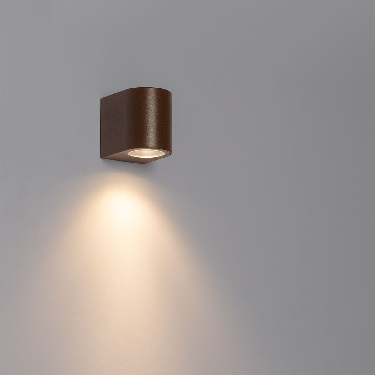 Moderne buiten wandlamp roestbruin kunststof ovaal - Baleno