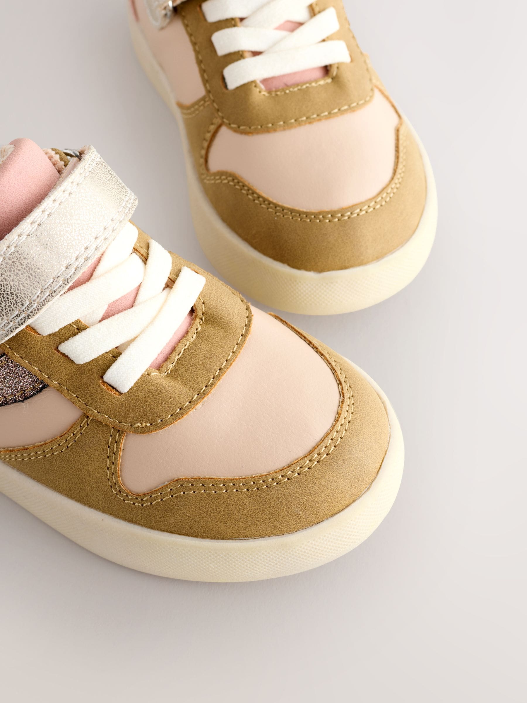 Neutraal - Sneakers met elastische veters en klittenbandsluiting