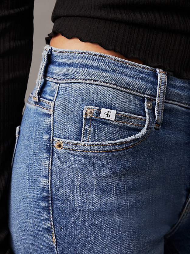Calça jeans skinny de cintura média