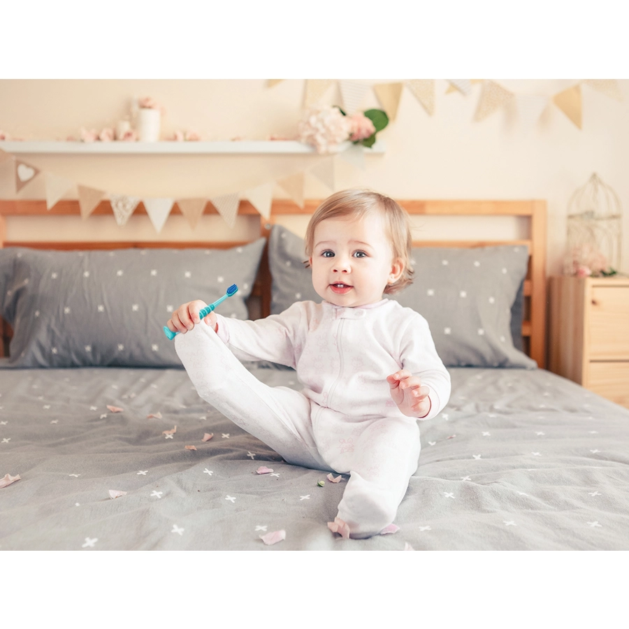 CURAPROX baby Zahnbürste mit 4.260 extra feinen CUREN®-Borsten 0 - 4 Jahre in mintgrün