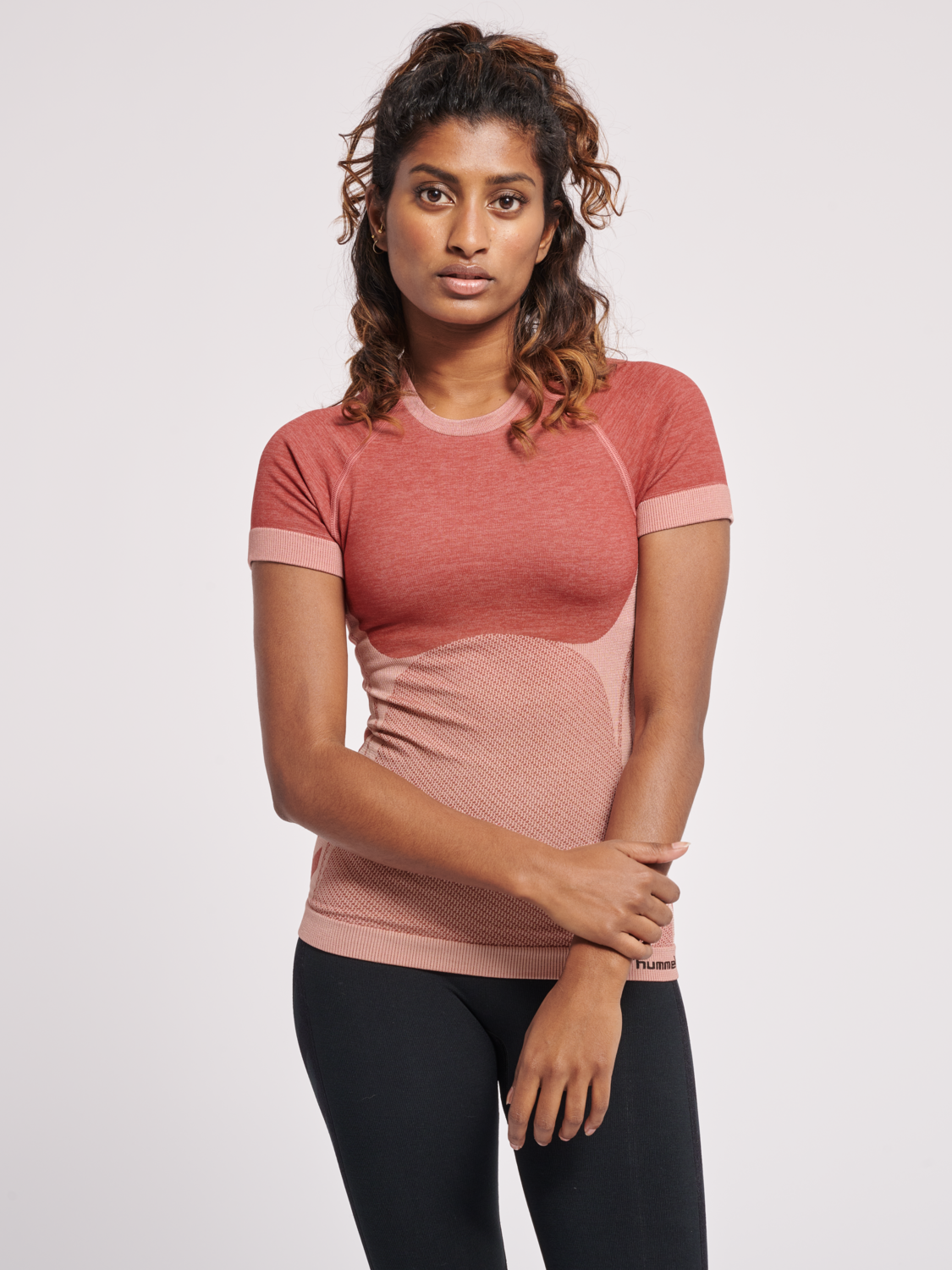 hmlCLEA SEAMLESS TIGHT T-SHIRT