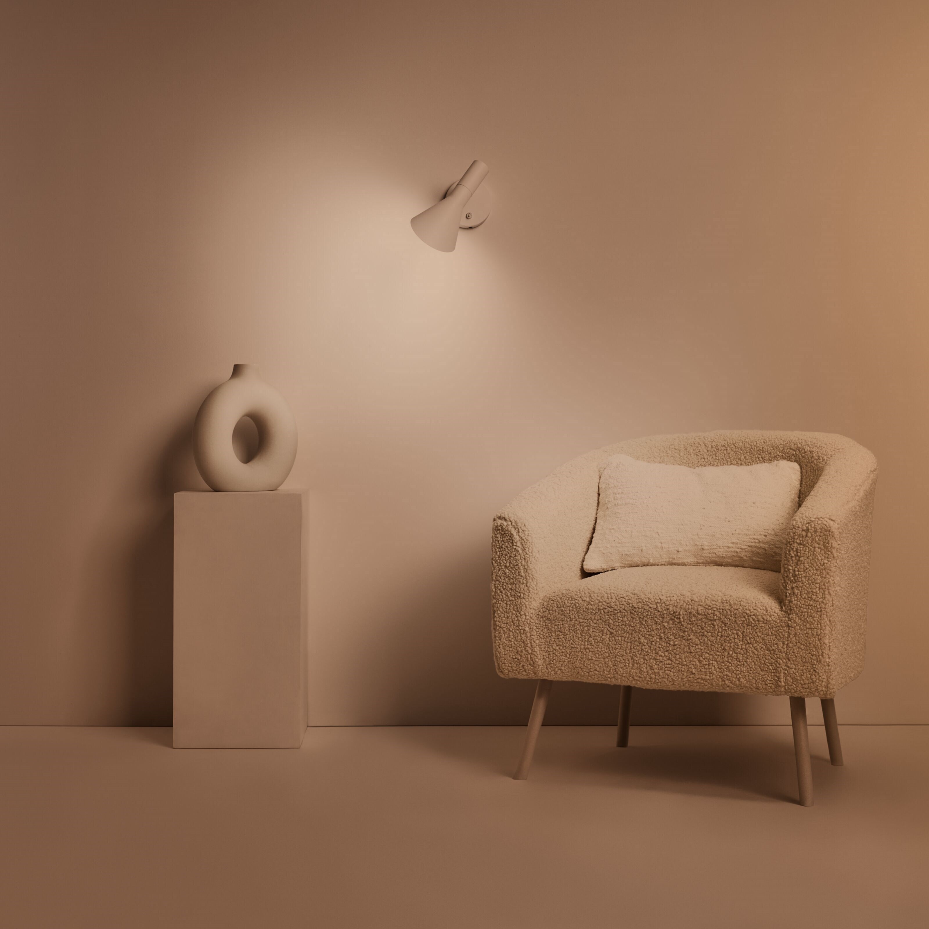 WiZ Varmhvit C37 Smart LED-pære E14 470 lm