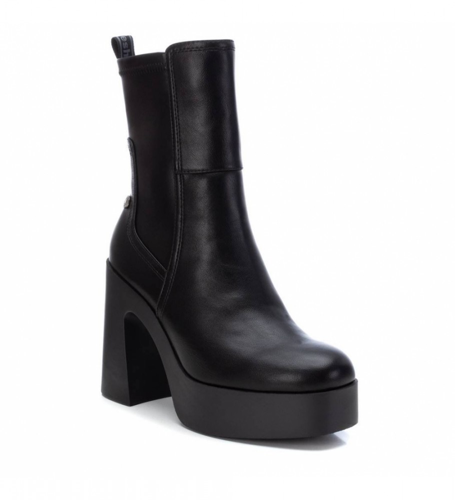 Botas de cano curto pretas com salto - Altura do salto: 11 cm -