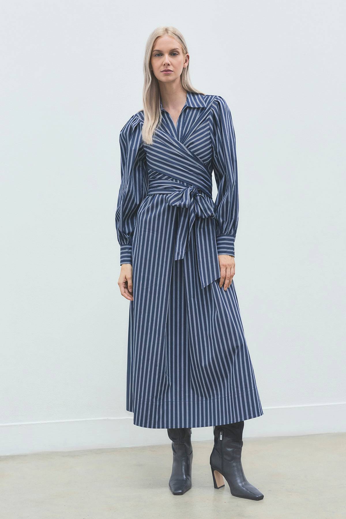 KarenMillen Robe Chemise Rayée en Popeline de Coton à Manches Bouffantes et Détail Portefeuille