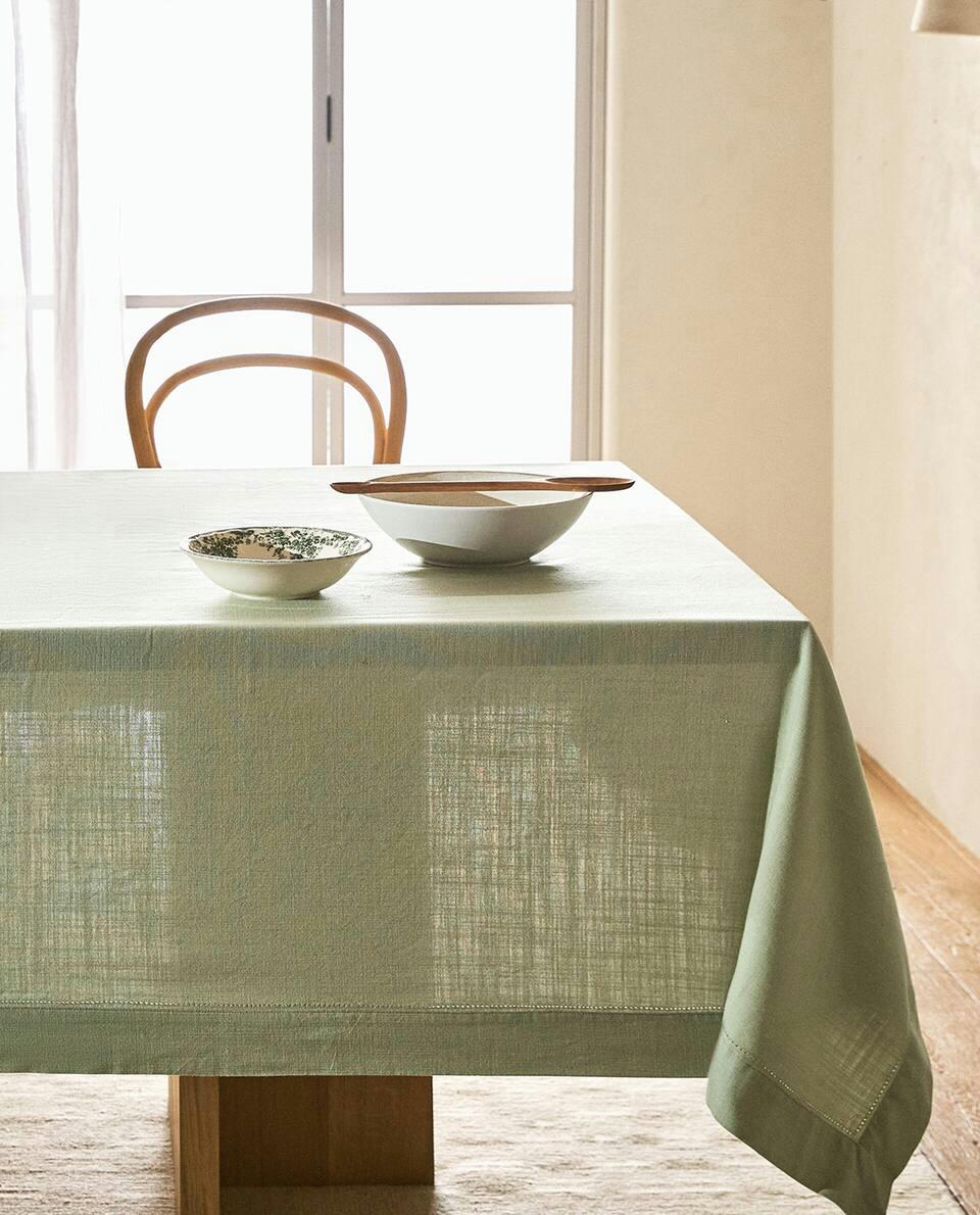 TOALHA DE MESA COM BUNDAS