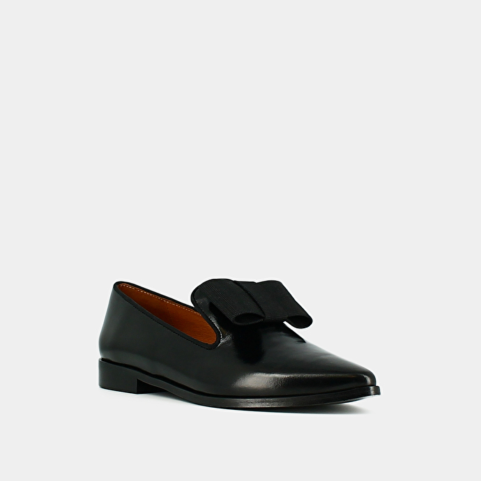 Mocassins à nœuds et bouts pointus  en cuir noir