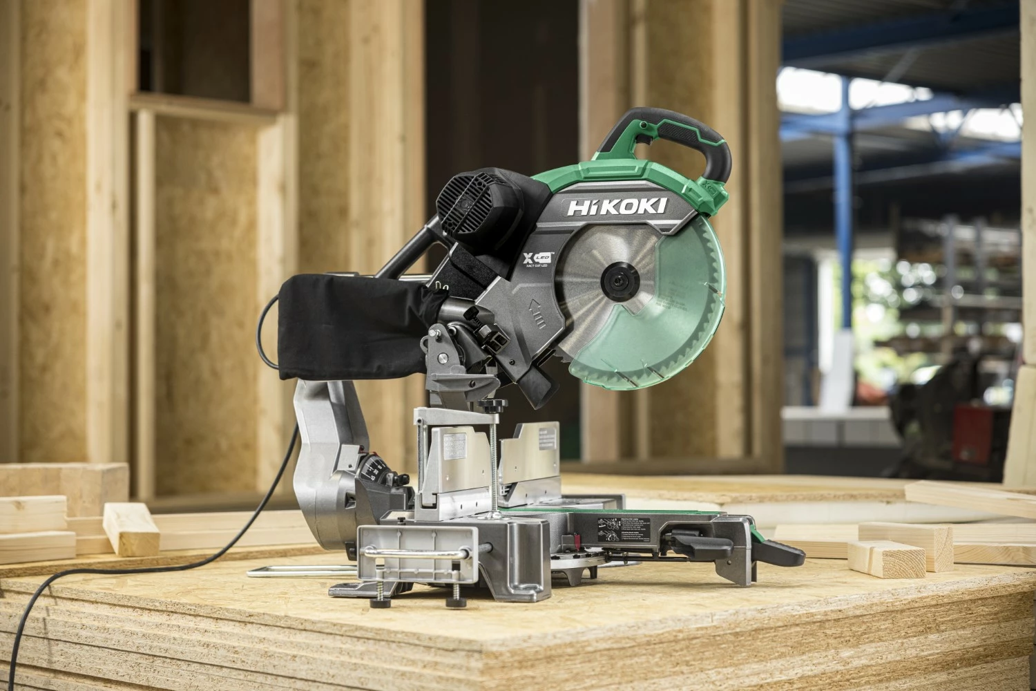 HiKOKI C12RSH3WAZ Afkortzaagmachine - 1520W - 305 x 30mm