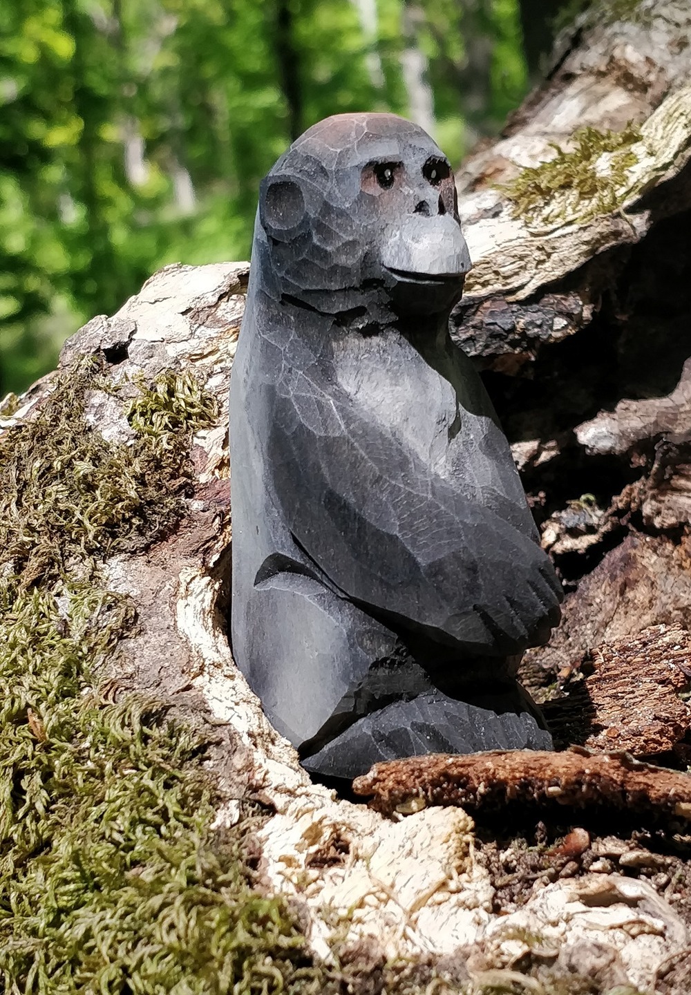 Figurine gorille en bois