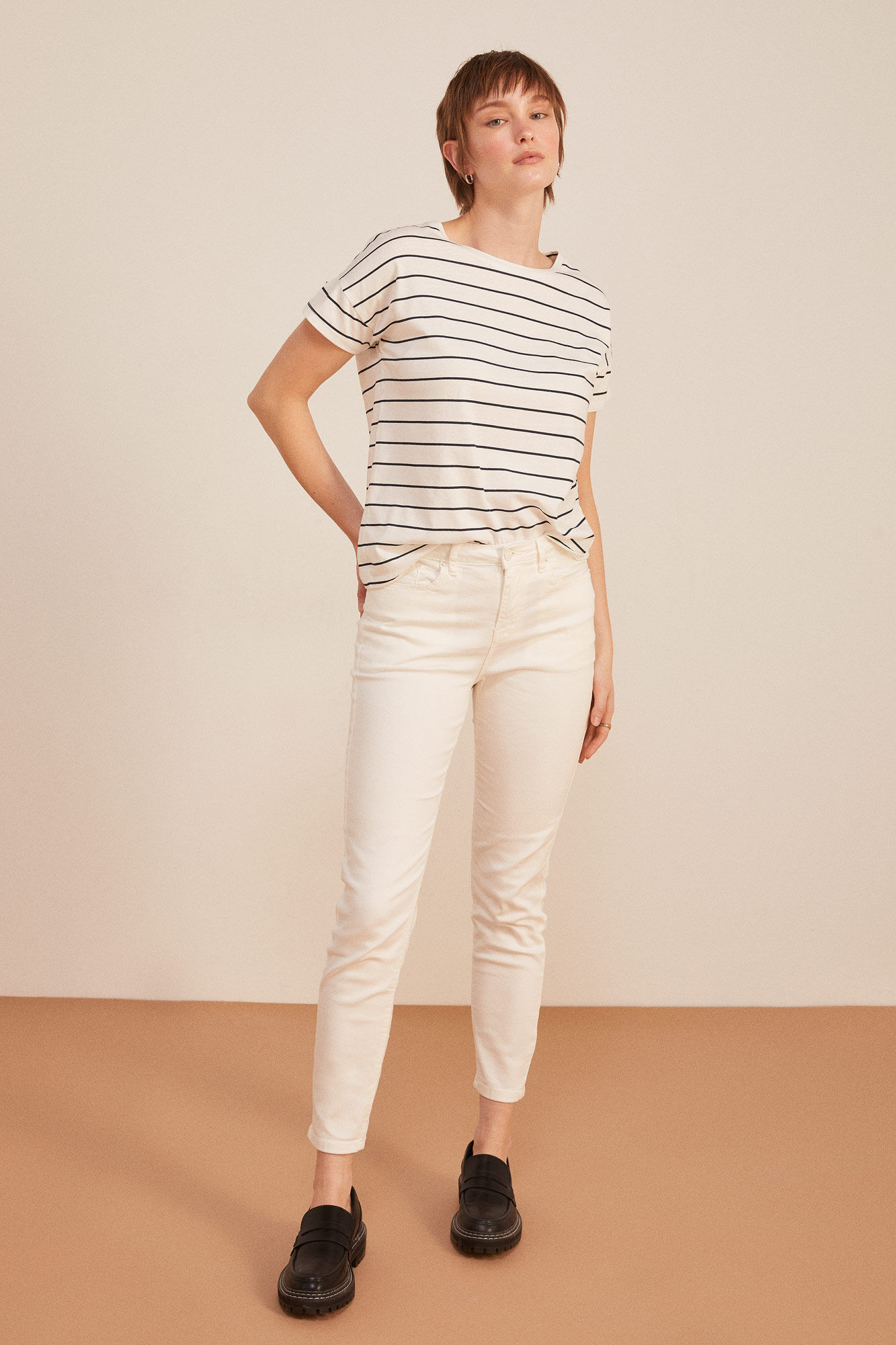 Calça jeans cropped slim tingida ecologicamente - marrom