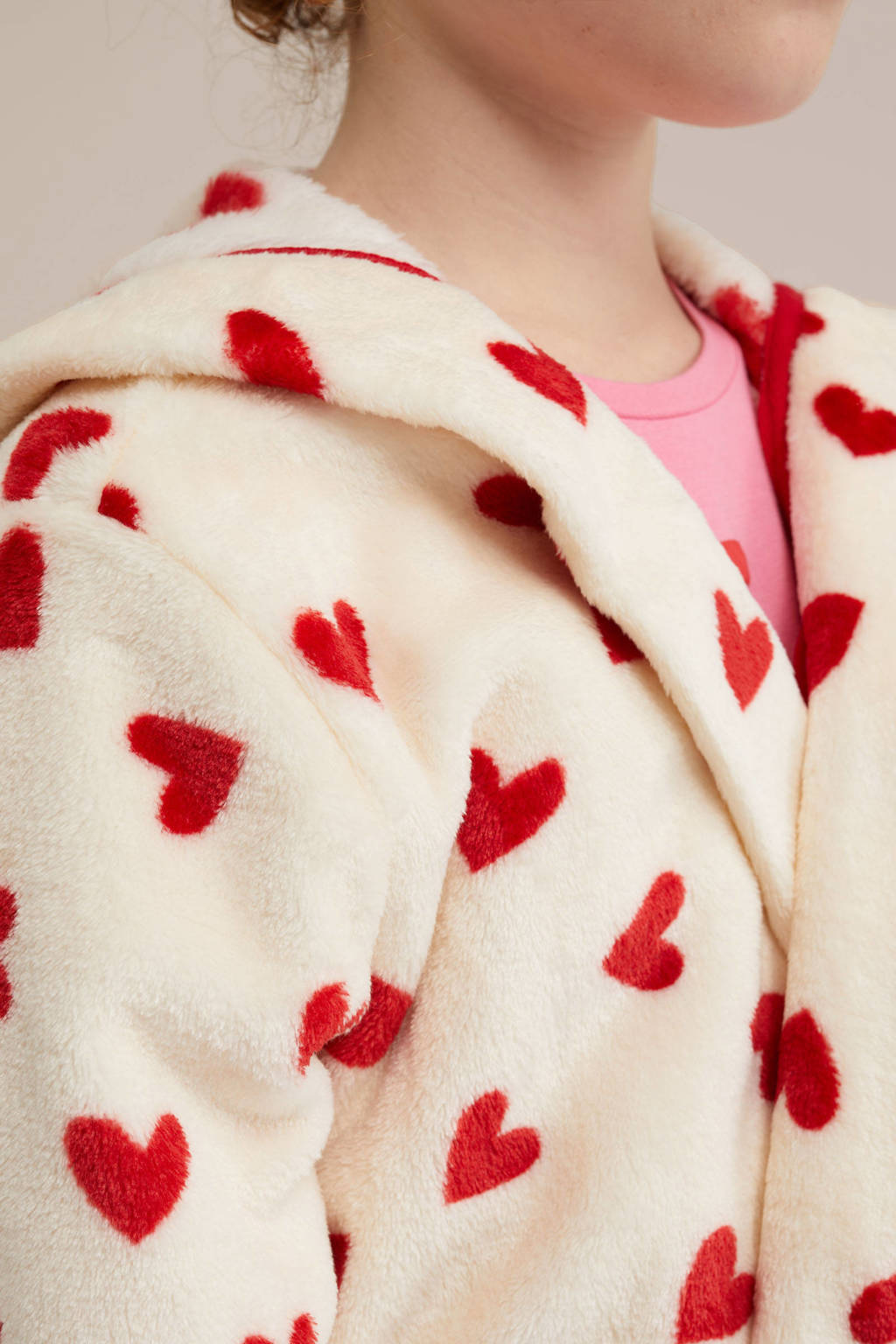 WE Fashion fleece badjas met hartjes print offwhite/rood