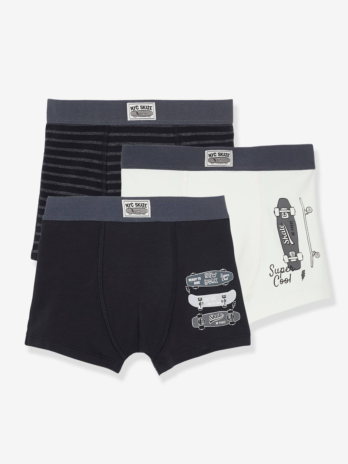 Pacote com 3 cuecas boxer Skate para meninos, pretas escuras e bicolor/multicoloridas.