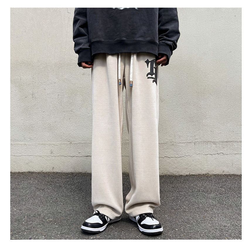 FOEV - Joggingbroek met trekkoord en letters