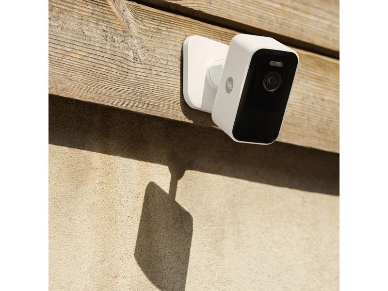 Yale Smart Outdoor Camera und Solar Charger Starter-Set Kabellose WLAN-Aussen-Kamera mit Akku und Solarpanel