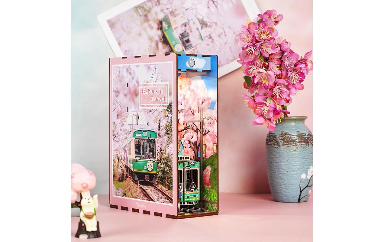 Bausatz Book Nook Sakura's Travel3D-Modell aus lasergeschnittenen Holzteilen