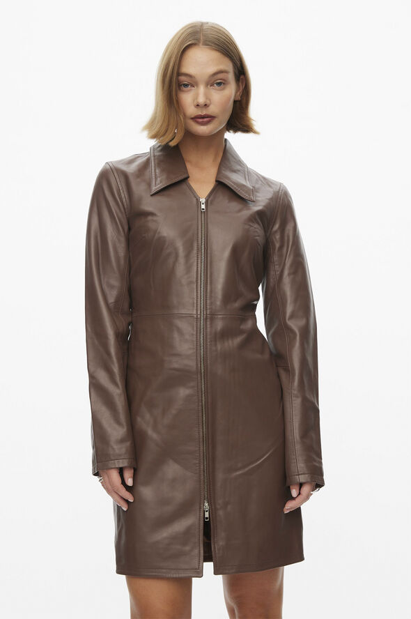 Oval Square Deep Leather Zip Dress Cappucino