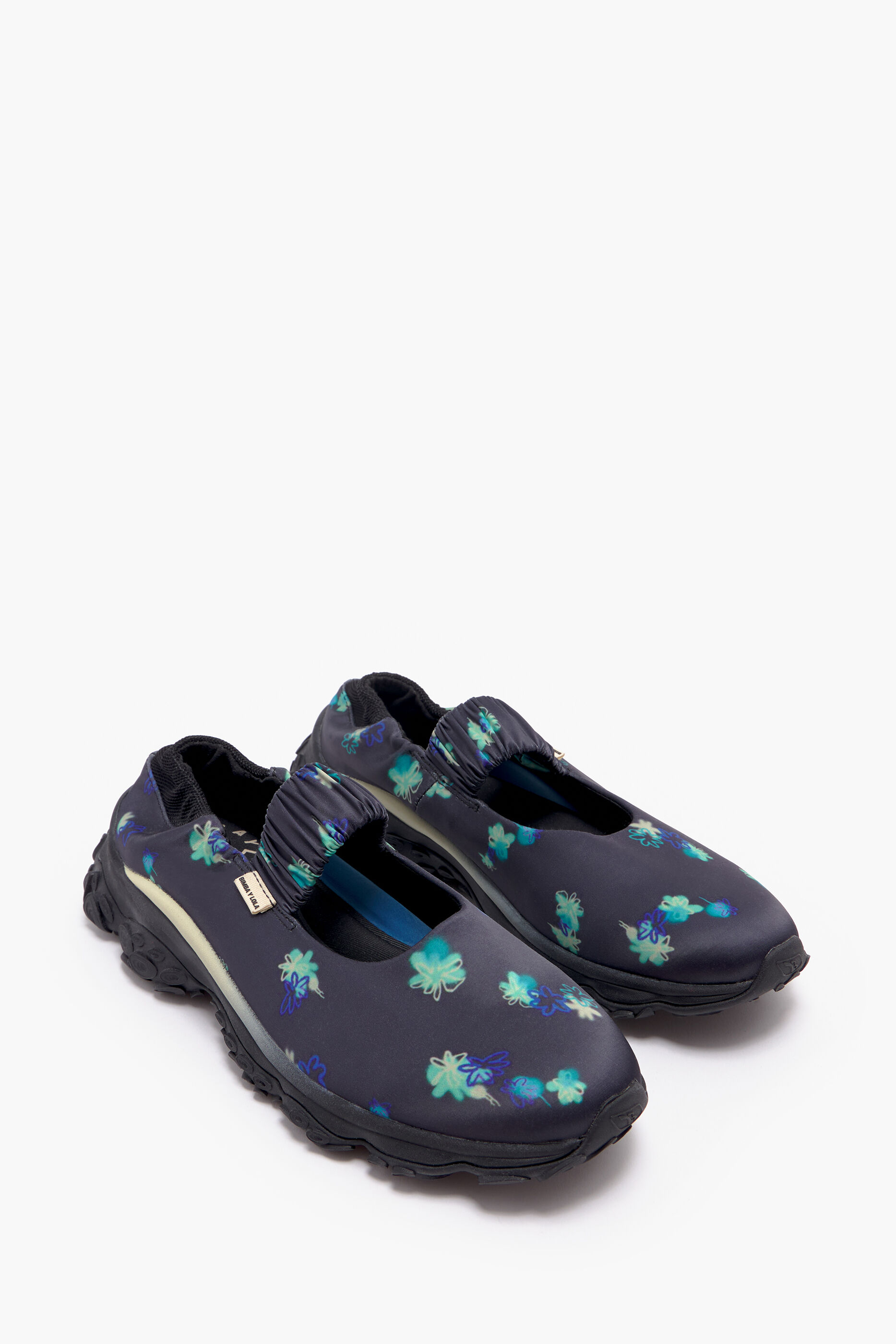 Tênis Ballerina com estampa de polvo e flores em spray cinza