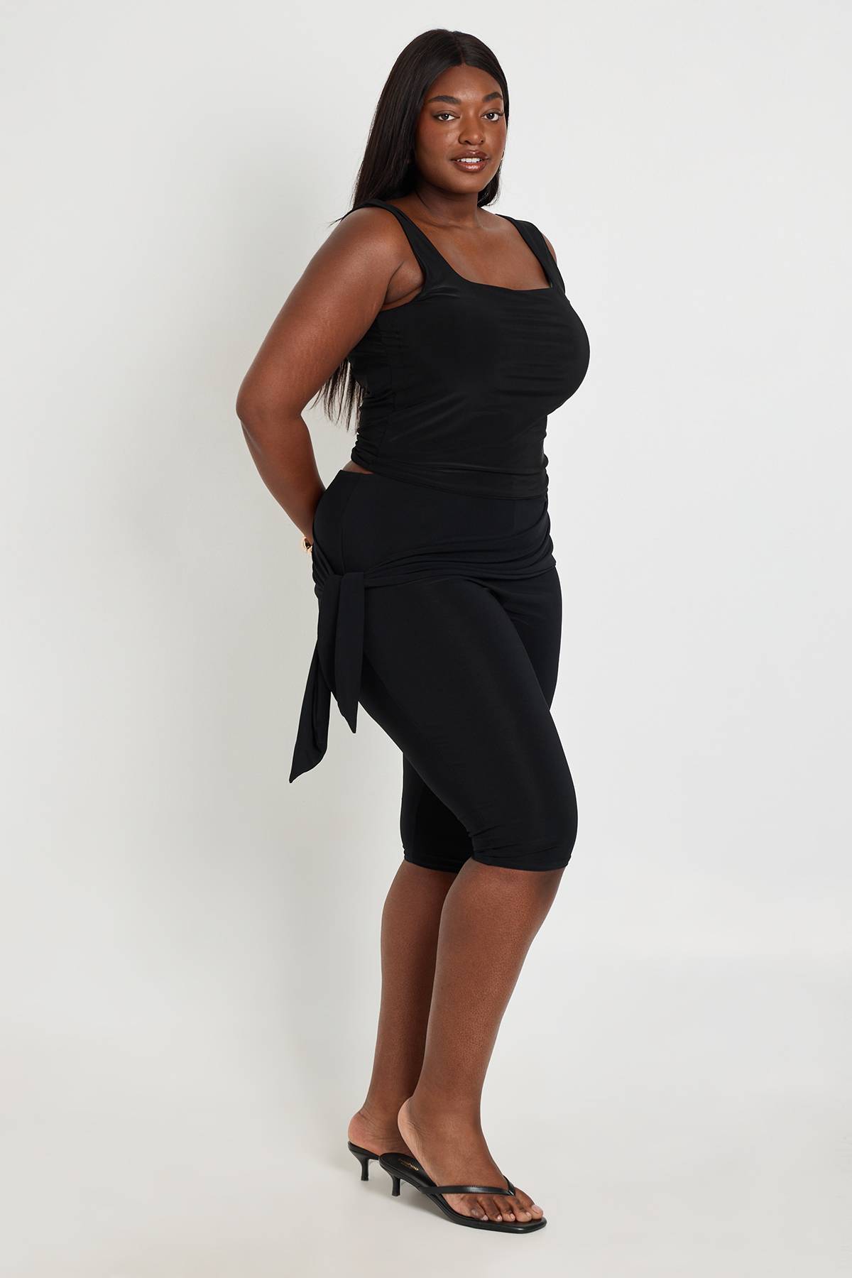 boohoo Pantalon Capri Grande Taille Avec Détail Nœud
