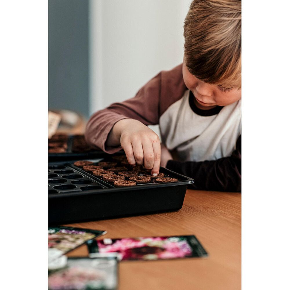MINIPLUGGBRETT NELSON GARDEN SOLID 23X37CM SVART
