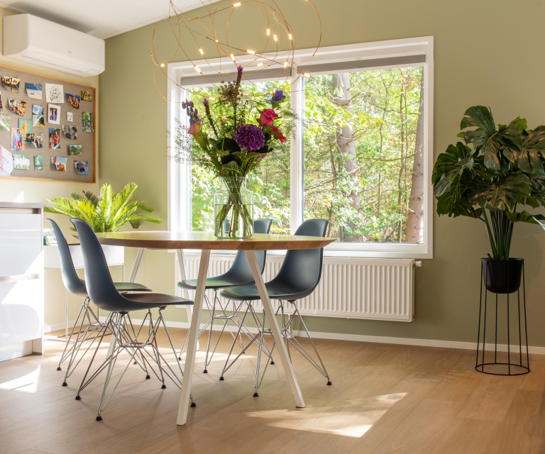 Vitra Eames DSR stoel verchroomd onderstel, White