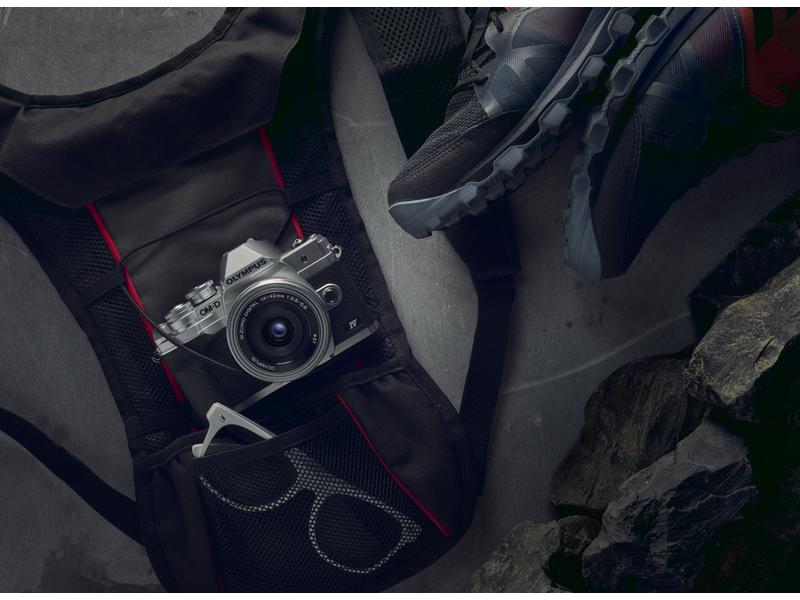 OM-System Fotokamera E-M10 Mark IV Kit 14-42 Silber Kompakte Fotokamera mit Bildstabilisator und Sucher
