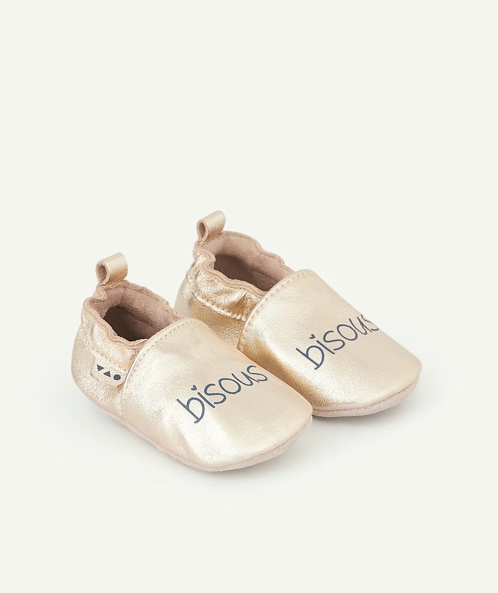 CHAUSSONS EN CUIR BÉBÉ FILLE COULEUR DORÉE AVEC MESSAGES BISOUS