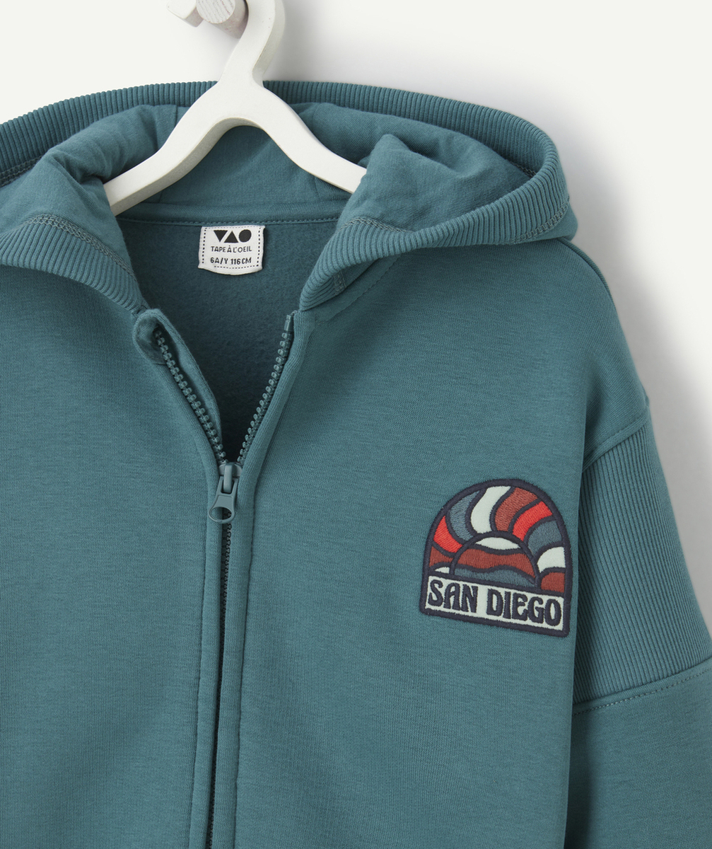 GILET À CAPUCHE GARÇON EN COTON BIO VERT AVEC PATCH BRODÉ SAN DIEGO
