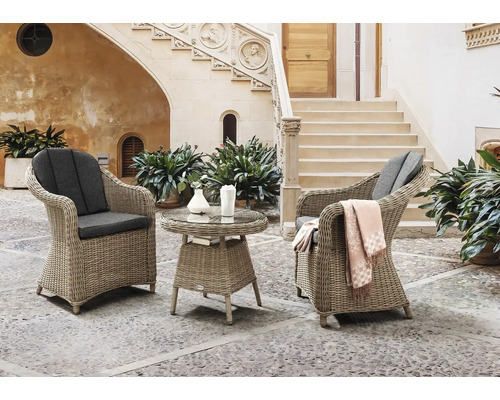 Destiny MALAGA 2-zits balkonset bestaande uit: 2 fauteuils, 2 bijzettafels. Polyrotan, aluminium, glas, beige.
