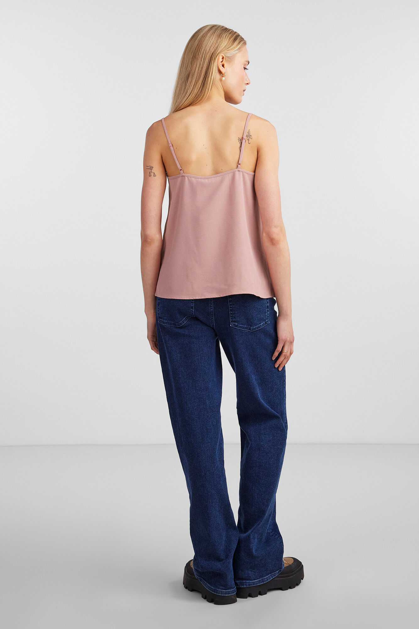 Camisola estilo lingerie.
