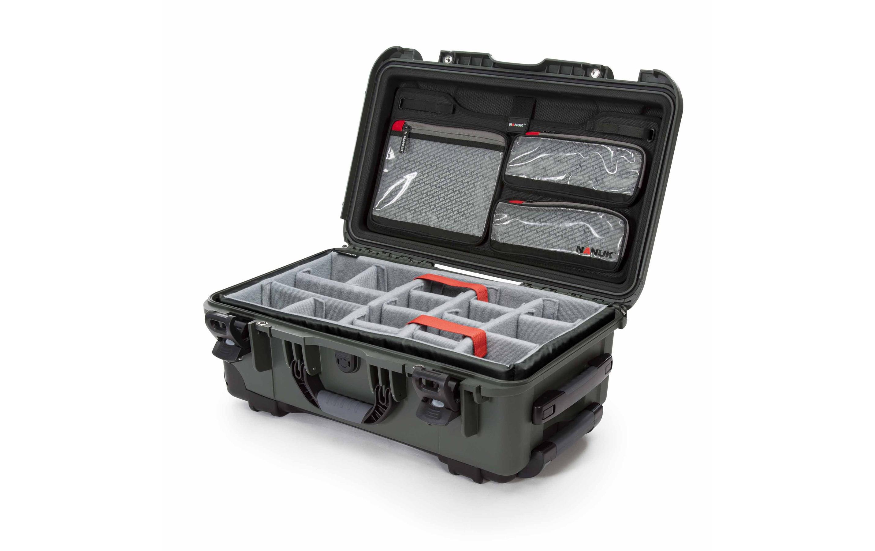 Kunststoffkoffer 935 - TW+DO Olivgrün<br>Leichter, wasserdichter und robuster Hartschalenkoffer mit Trennwand und Deckelorganisator