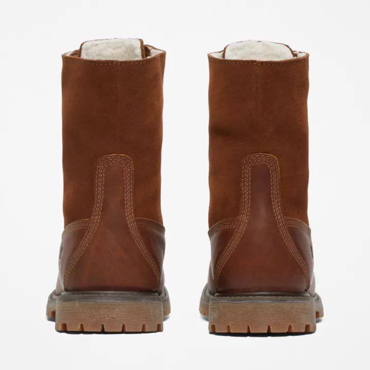 Bota Timberland Authentics impermeável com cano dobrável para mulheres na cor marrom escuro.
