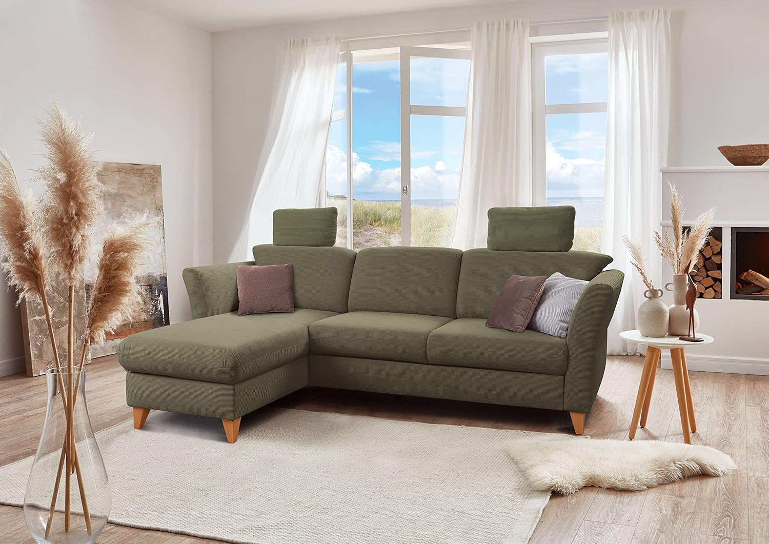 CAVADORE Eckcouch Trend / Skandinavisches Ecksofa mit Federkern, Longchair und zwei Kopfstützen / 249 x 86 x 162 / Cord, Olive