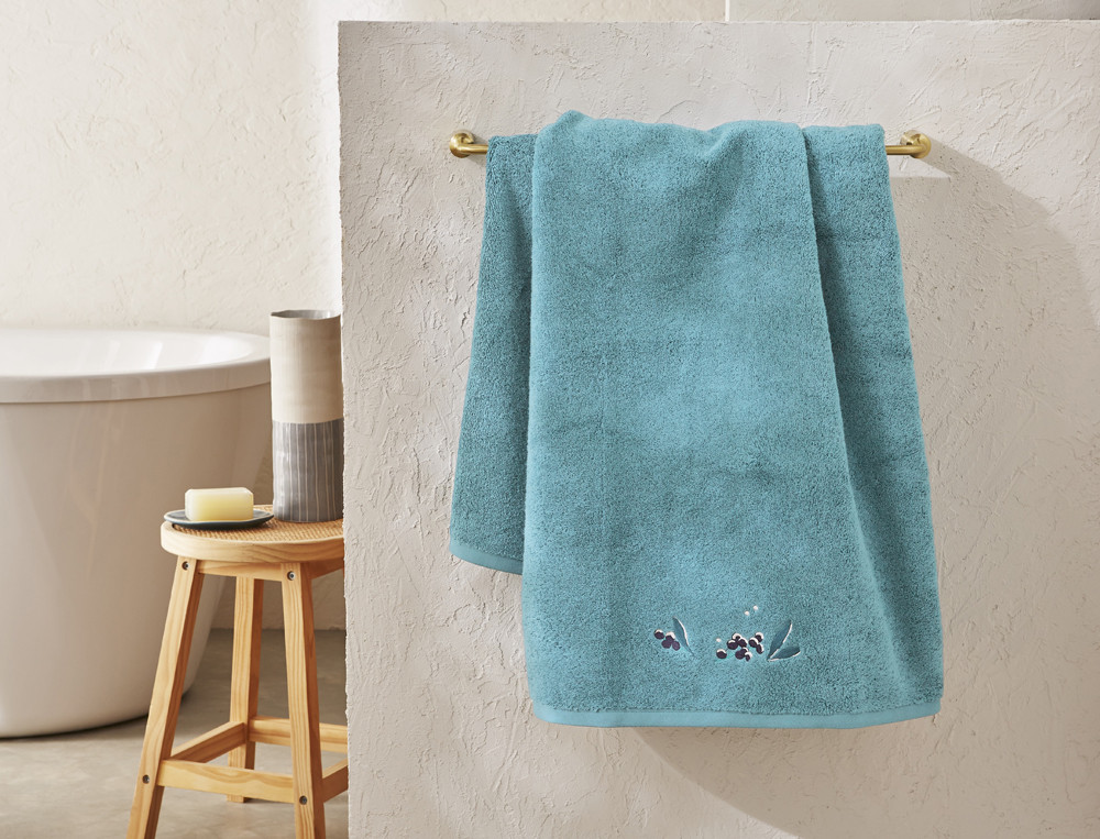 Drap de bain brodé-Baies célestes brodé