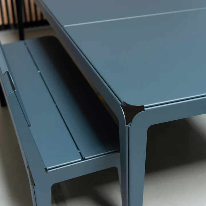 Weltevree - Bended Bench Bank mit Rückenlehne L 140 cm, blassgrün (RAL 6021)
