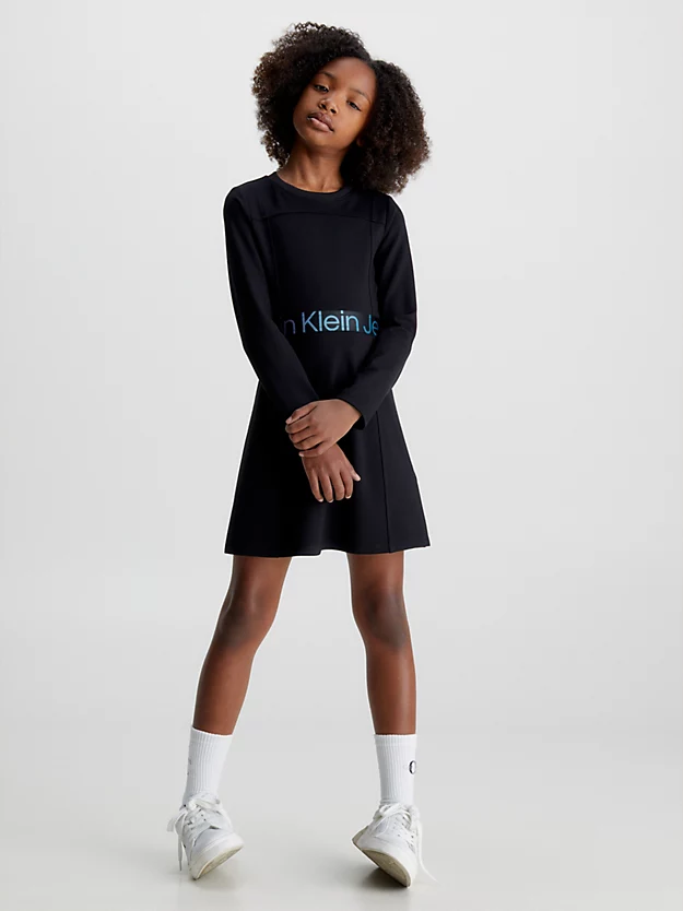 Vestido evasê com logo de costura milanesa