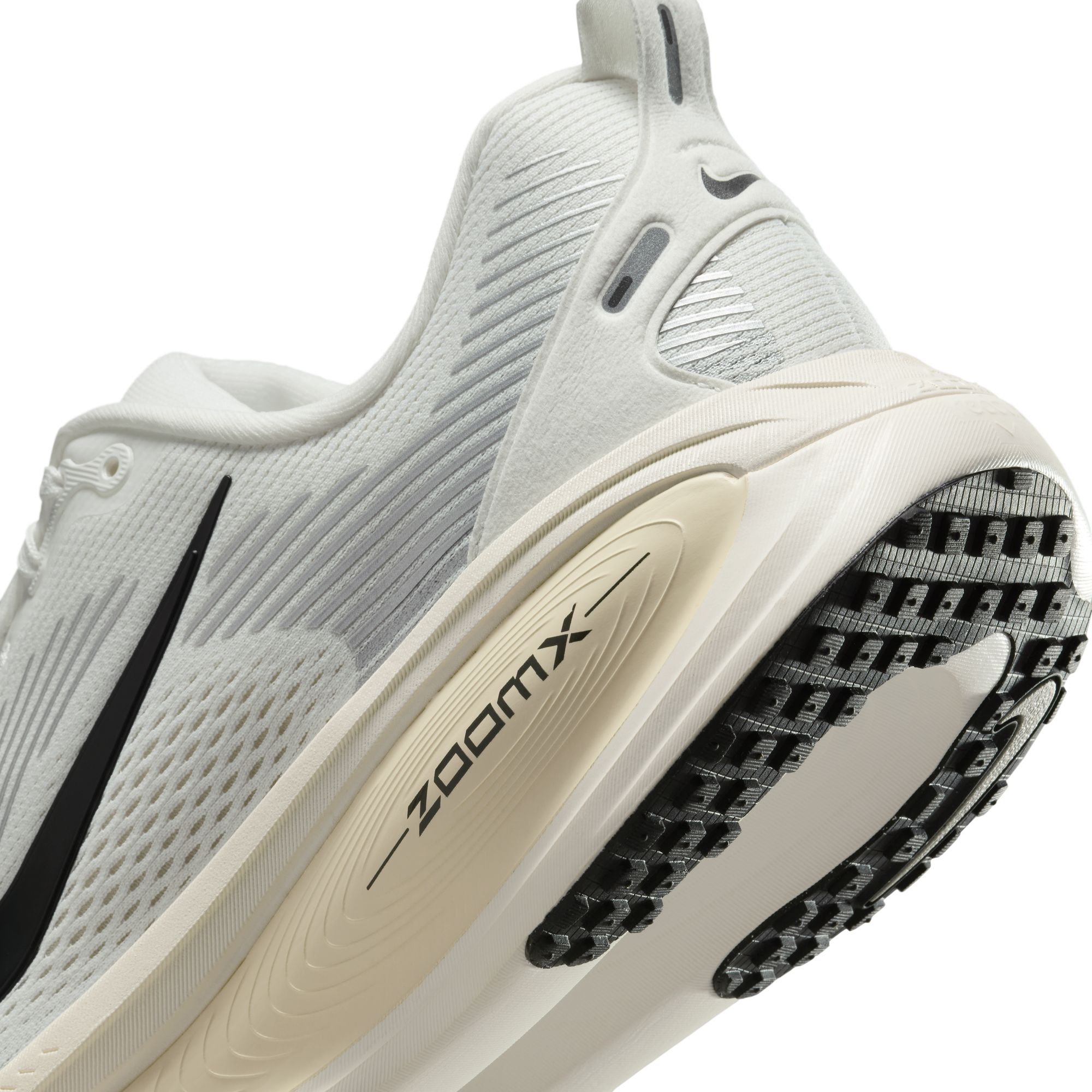 Vomero 18 Herre 101/Summit White/Black/Coconut Milk