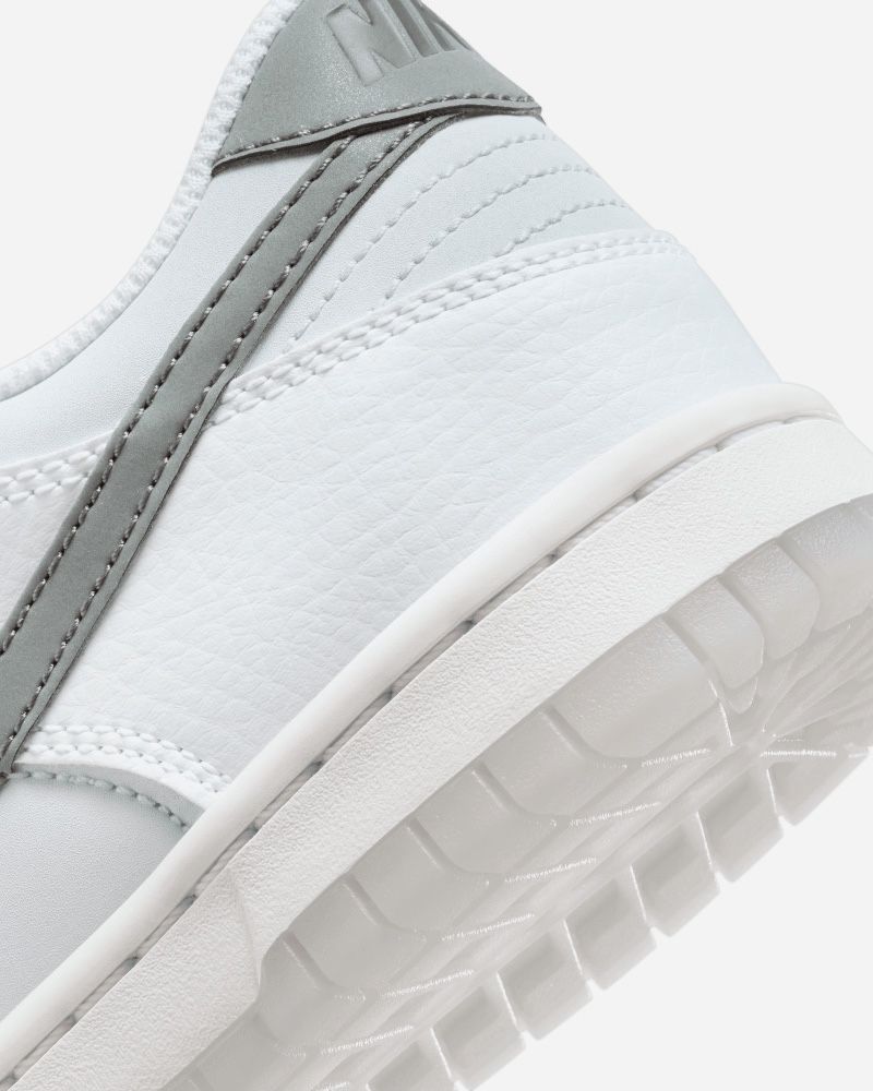 Chaussures Nike Dunk Low Blanc & Gris pour enfant