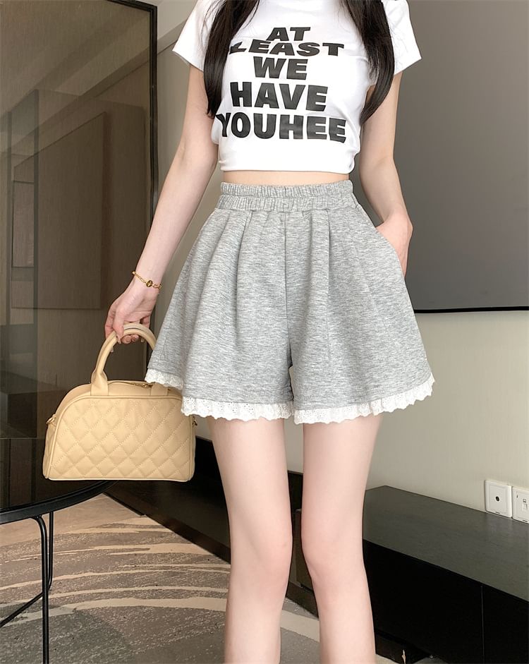 Cloud Nine - Hoge taille, effen kanten shorts