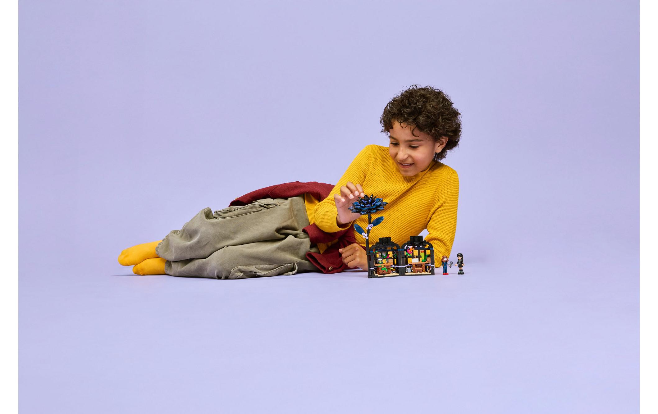 Wednesday Schwarze Dahlie 76784Bauspielzeug und elegantes Ausstellungsstück für Botanik- und Designfans