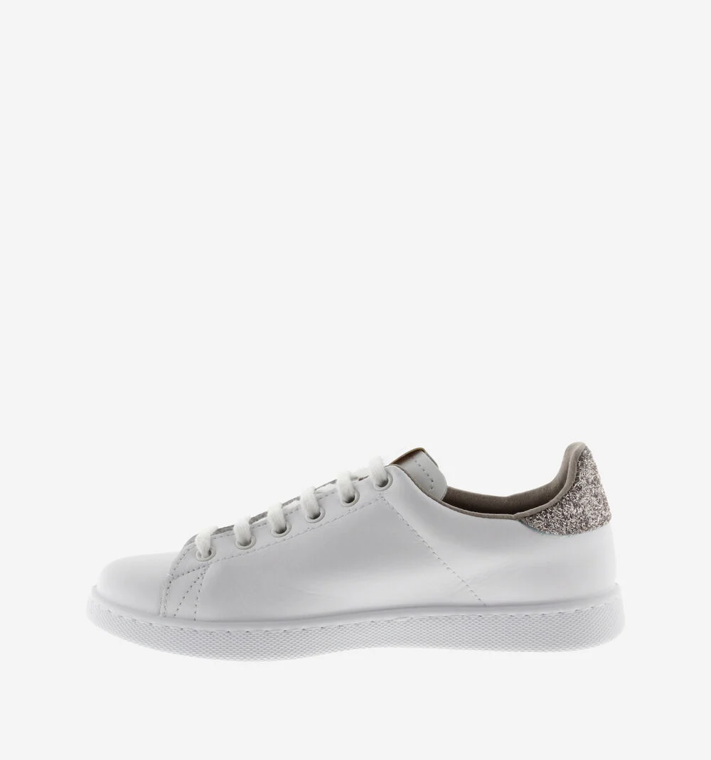 TENIS CUIR & COPEAUX GLITTER Baskets blanches en cuir et détails glitter NUDE