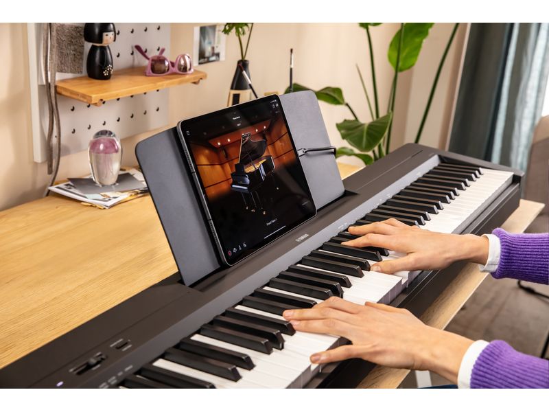 Yamaha E-Piano P-145BT Portables Piano mit 88 Tasten und Bluetooth