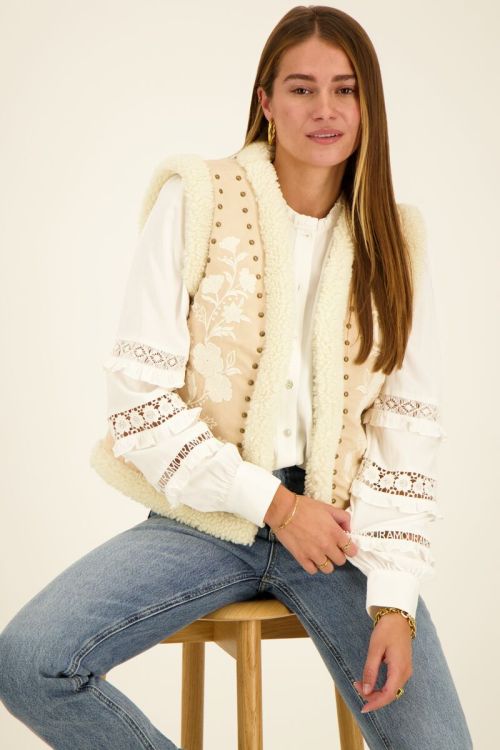 Beige teddy gilet met embroidery