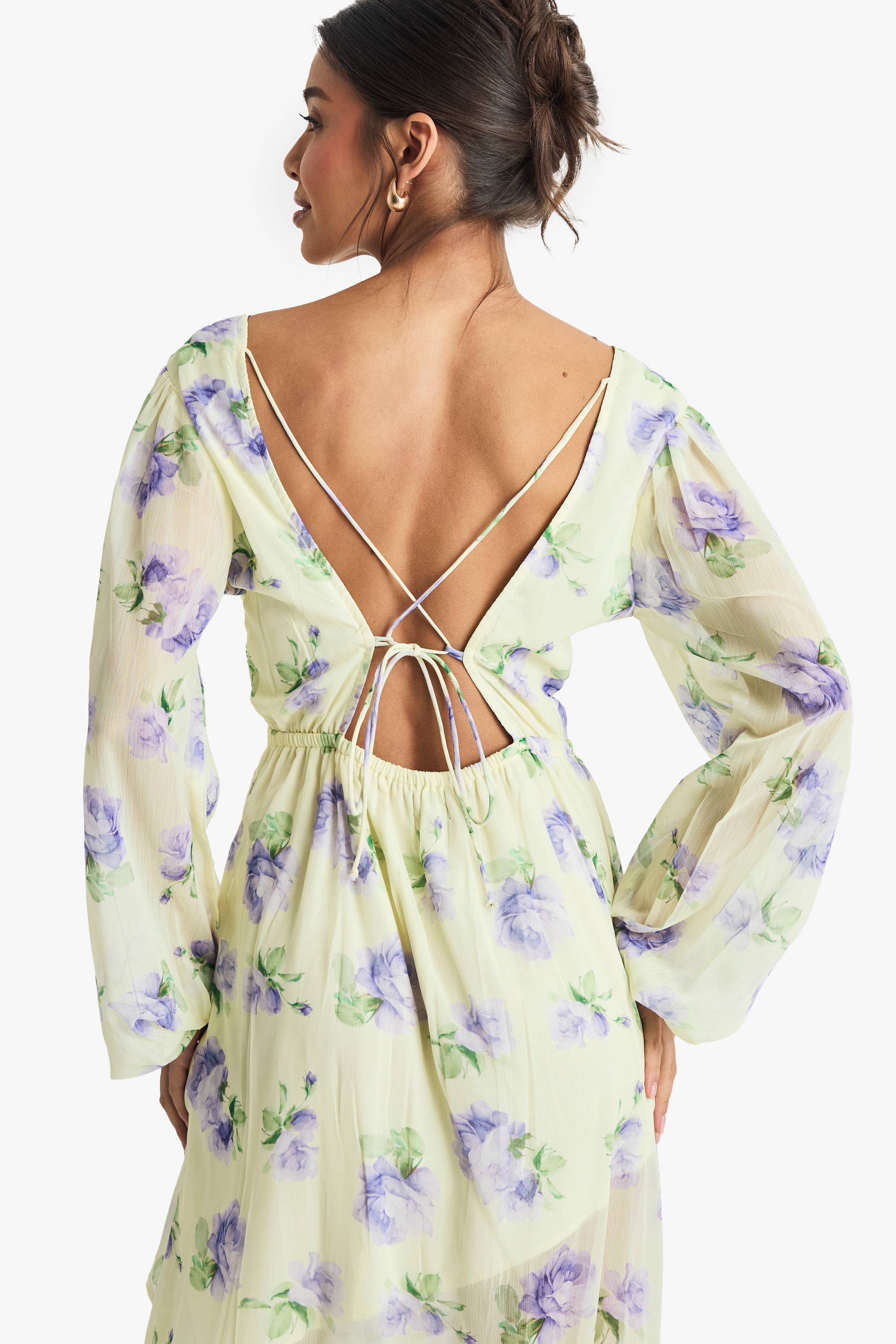 boohoo Robe maxi florale en dobby avec détails à volants